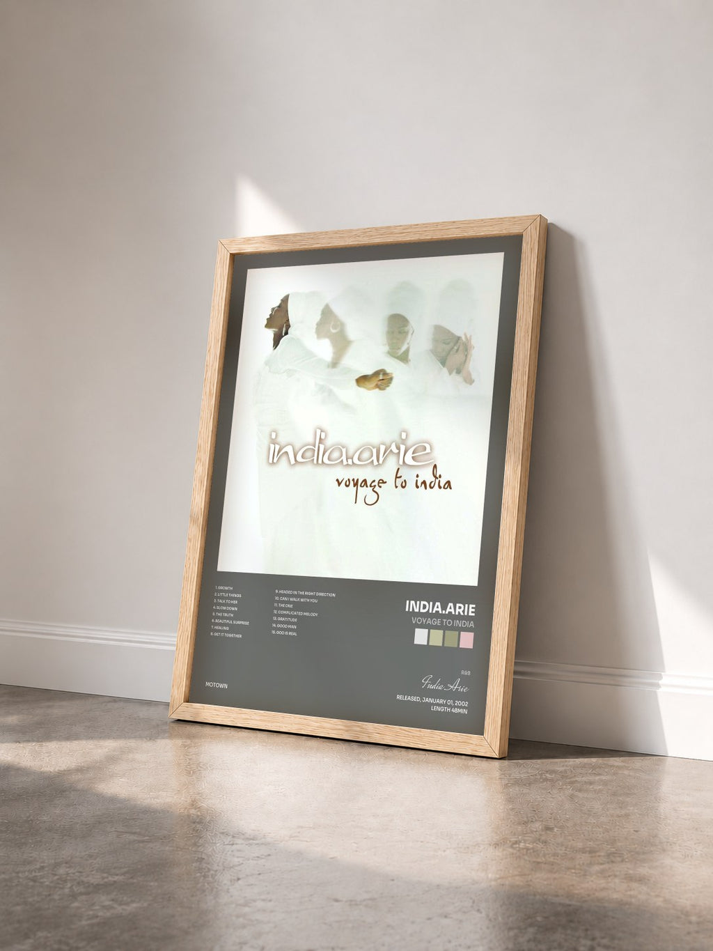 #bois Tableau de l'album Voyage To India de India.Arie vu de trois quarts, cadre en bois brut