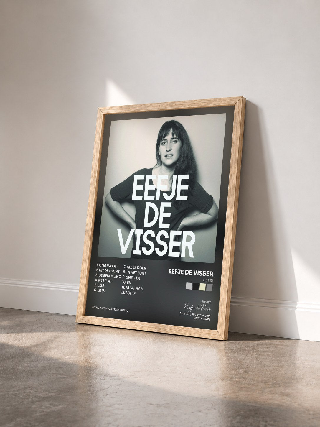 #bois Tableau de l'album Het Is de Eefje de Visser vu de trois quarts, cadre en bois brut