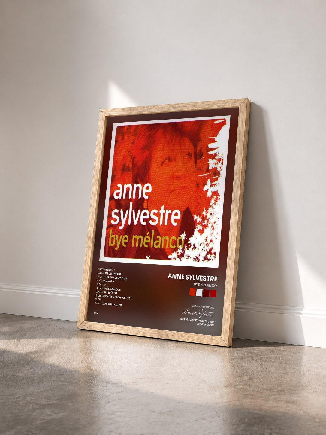 #bois Tableau de l'album Bye mélanco de Anne Sylvestre vu de trois quarts, cadre en bois brut