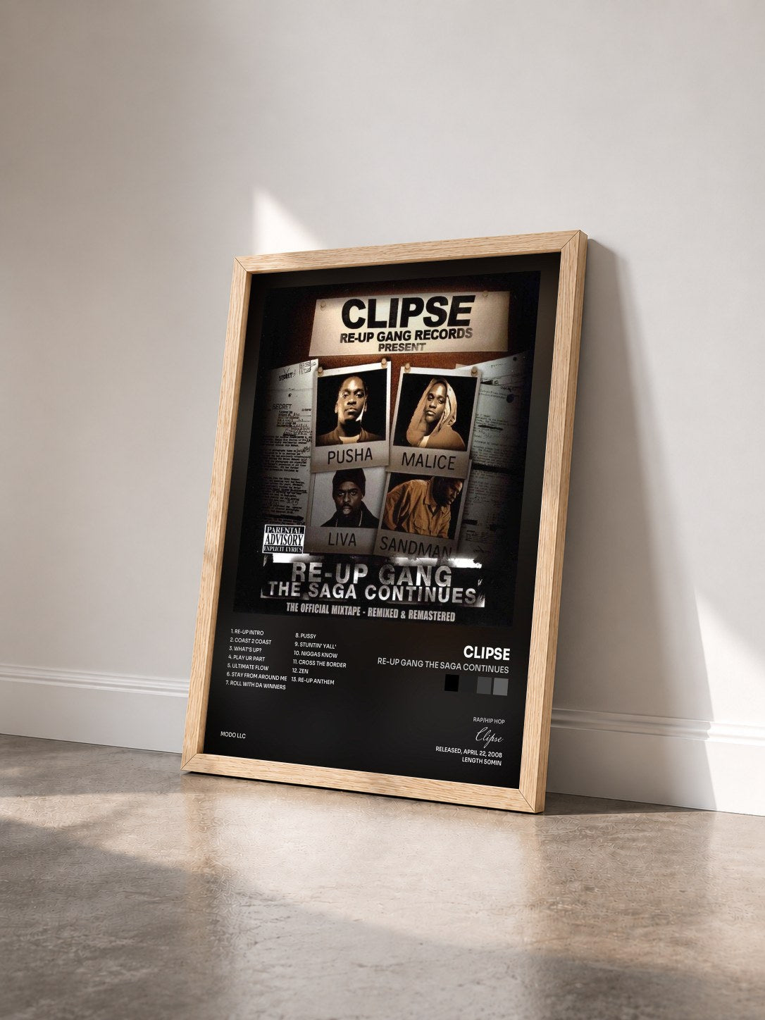 #bois Tableau de l'album Re-Up Gang The Saga Continues de Clipse vu de trois quarts, cadre en bois brut