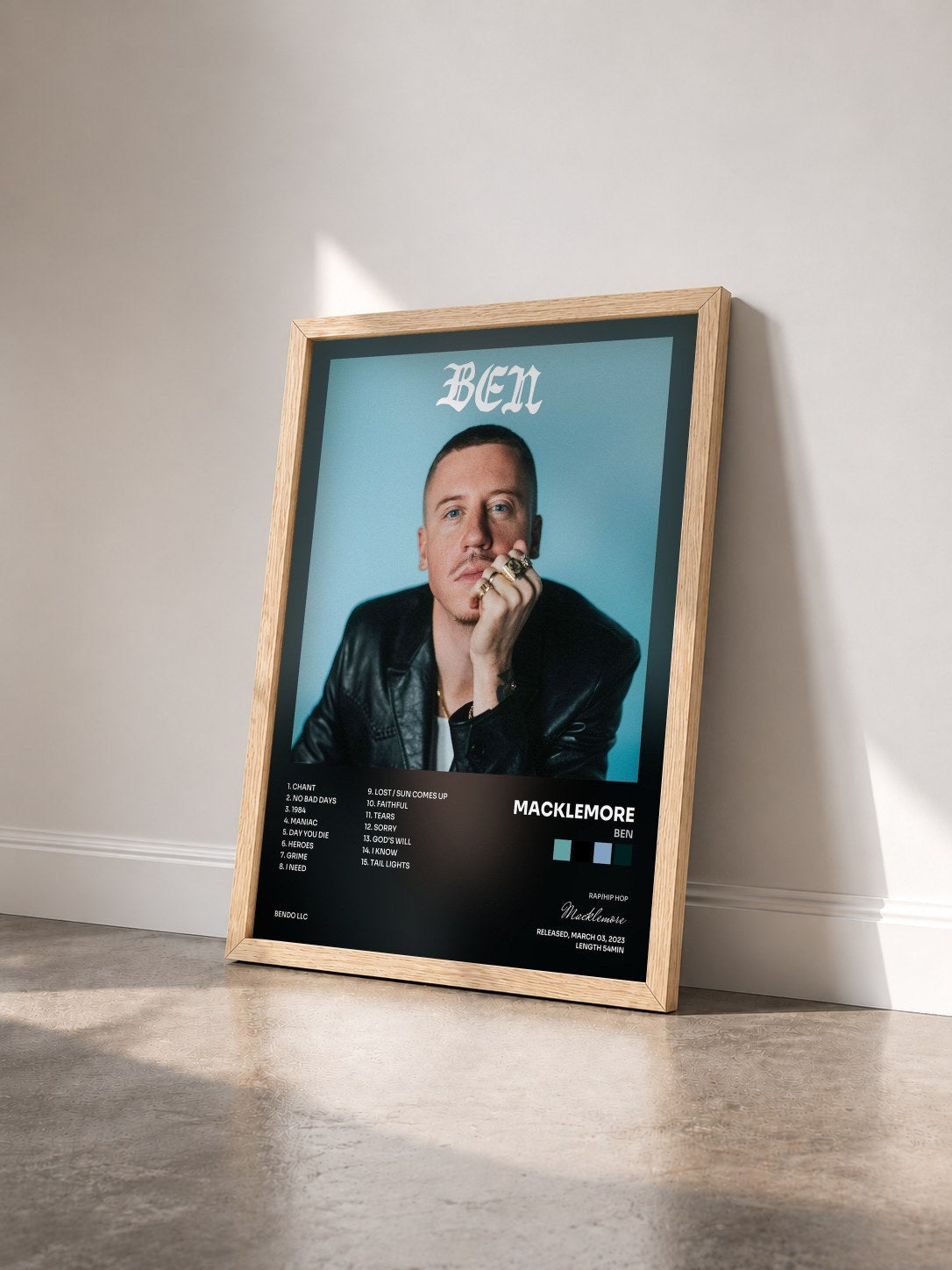 #bois Tableau de l'album BEN de Macklemore vu de trois quarts, cadre en bois brut