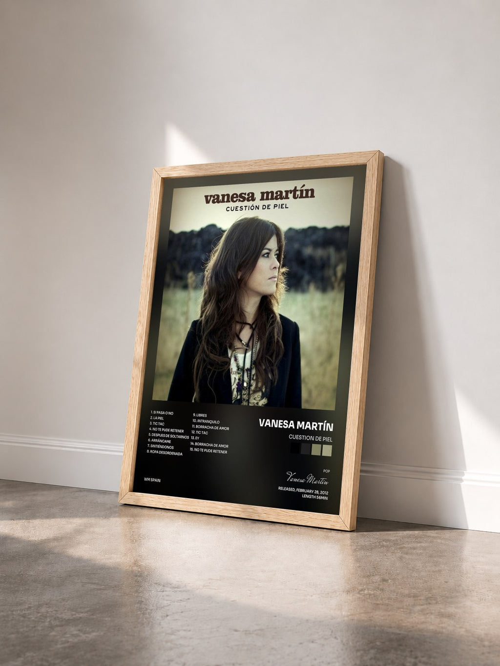 #bois Tableau de l'album Cuestion de piel de Vanesa Martín vu de trois quarts, cadre en bois brut