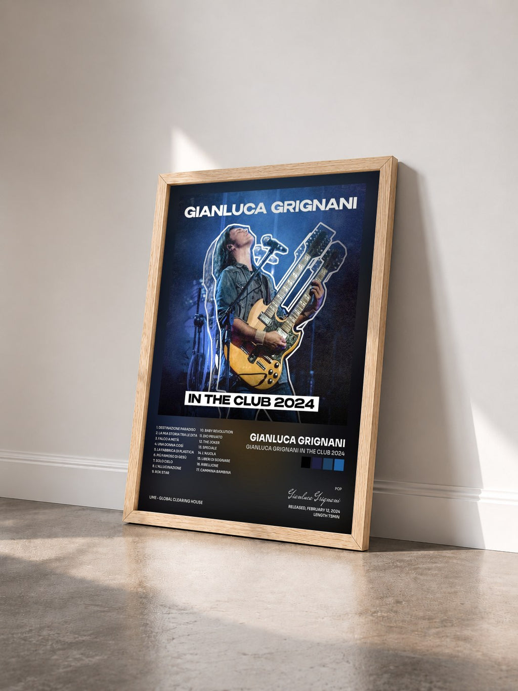 #bois Tableau de l'album Gianluca Grignani IN THE CLUB 2024 de Gianluca Grignani vu de trois quarts, cadre en bois brut