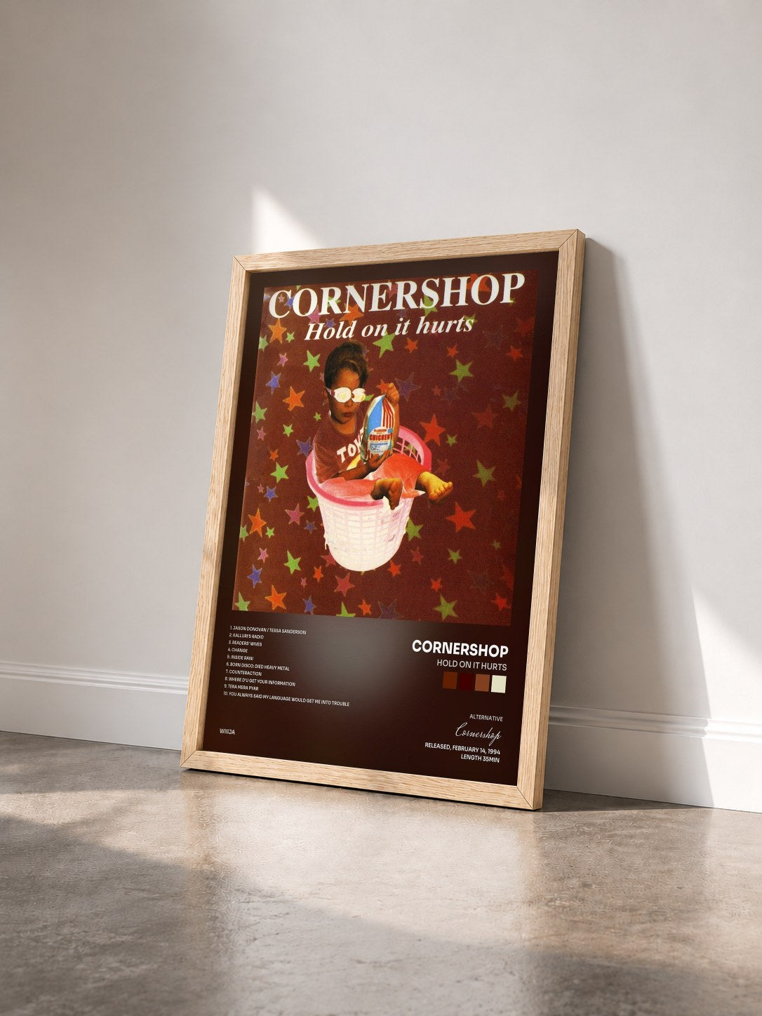 #bois Tableau de l'album Hold On It Hurts de Cornershop vu de trois quarts, cadre en bois brut