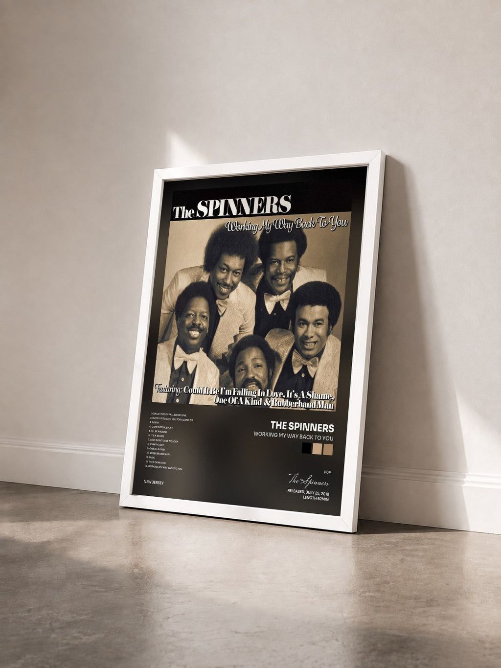 #blanc Tableau de l'album Working My Way Back to You de The Spinners vu de trois quarts, cadre blanc