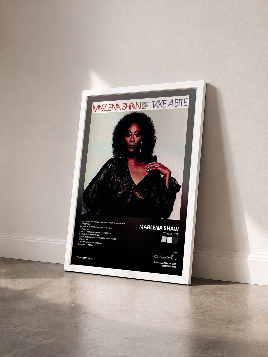 #blanc Tableau de l'album Take A Bite de Marlena Shaw vu de trois quarts, cadre blanc