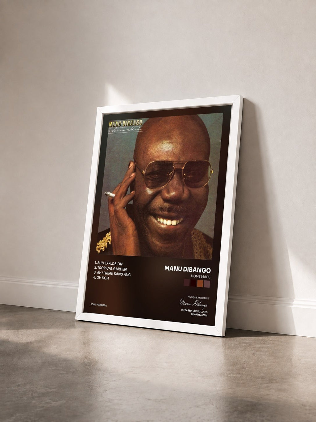 #blanc Tableau de l'album Home Made de Manu Dibango vu de trois quarts, cadre blanc