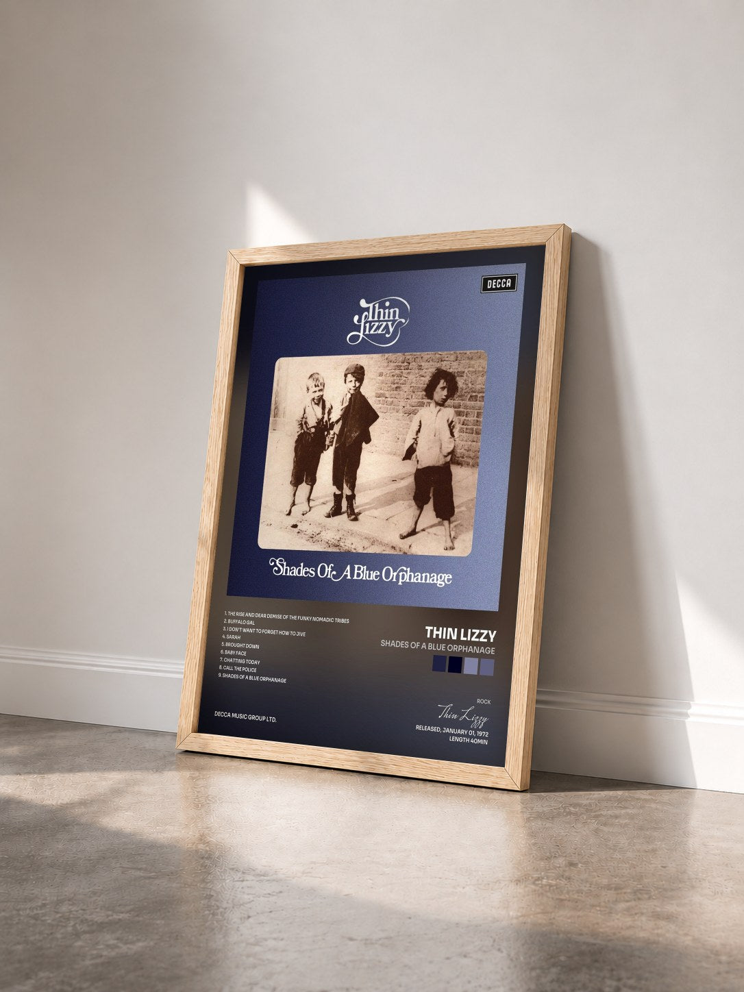 #bois Tableau de l'album Shades Of A Blue Orphanage de Thin Lizzy vu de trois quarts, cadre en bois brut