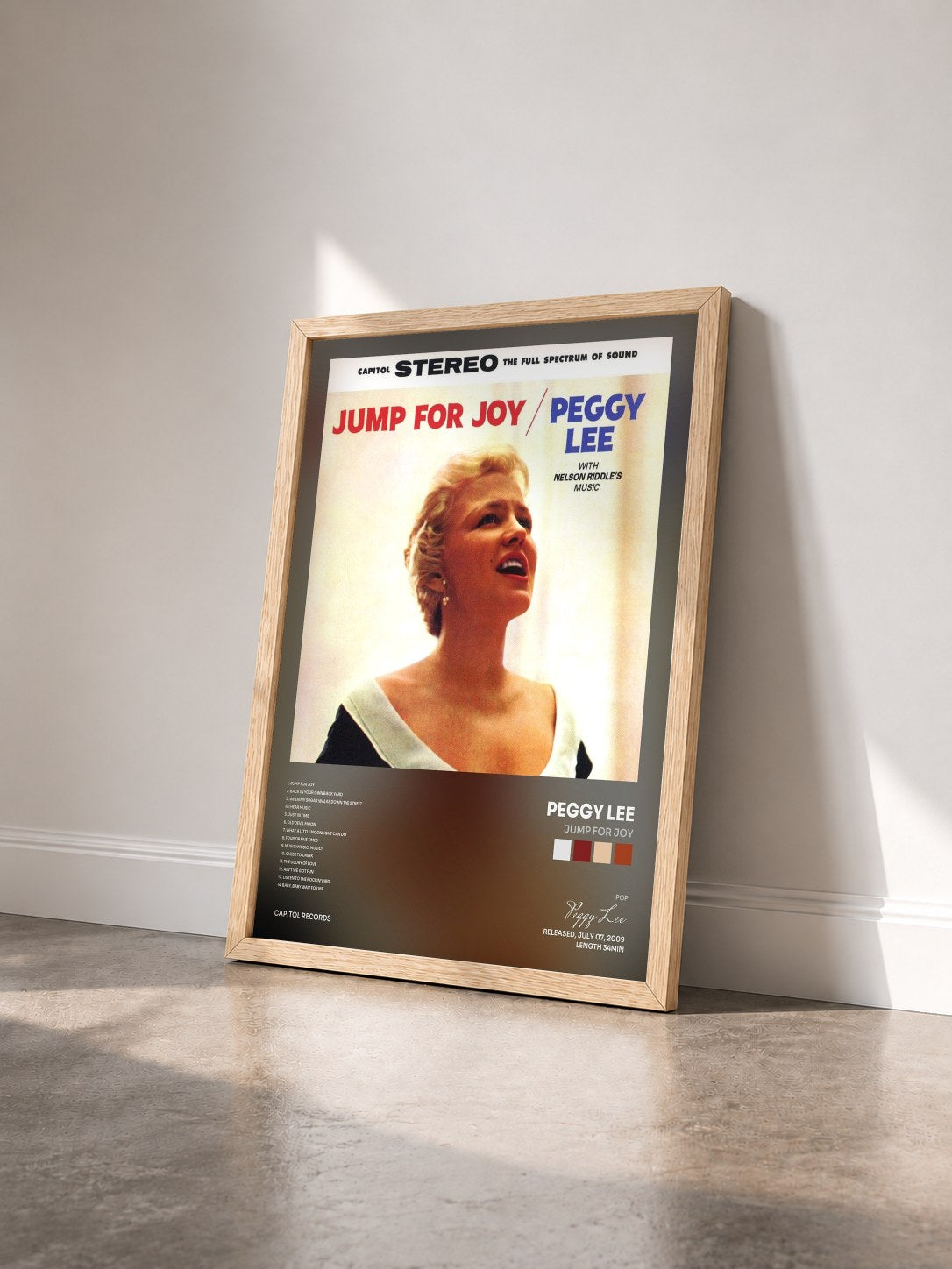 #bois Tableau de l'album Jump For Joy de Peggy Lee vu de trois quarts, cadre en bois brut