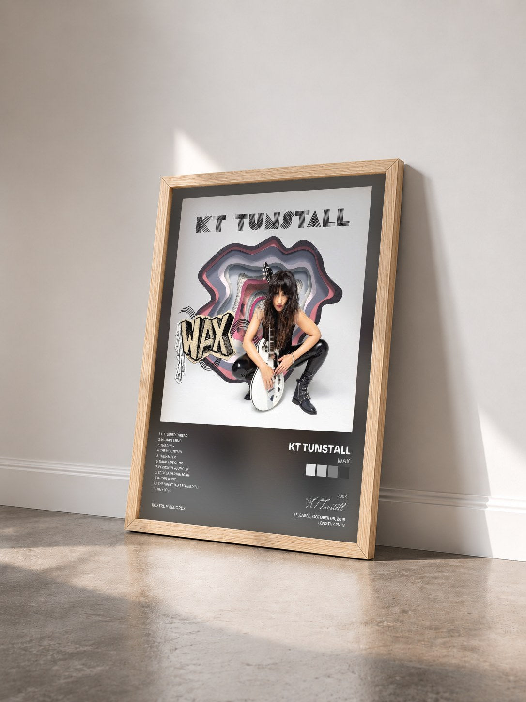 #bois Tableau de l'album WAX de KT Tunstall vu de trois quarts, cadre en bois brut