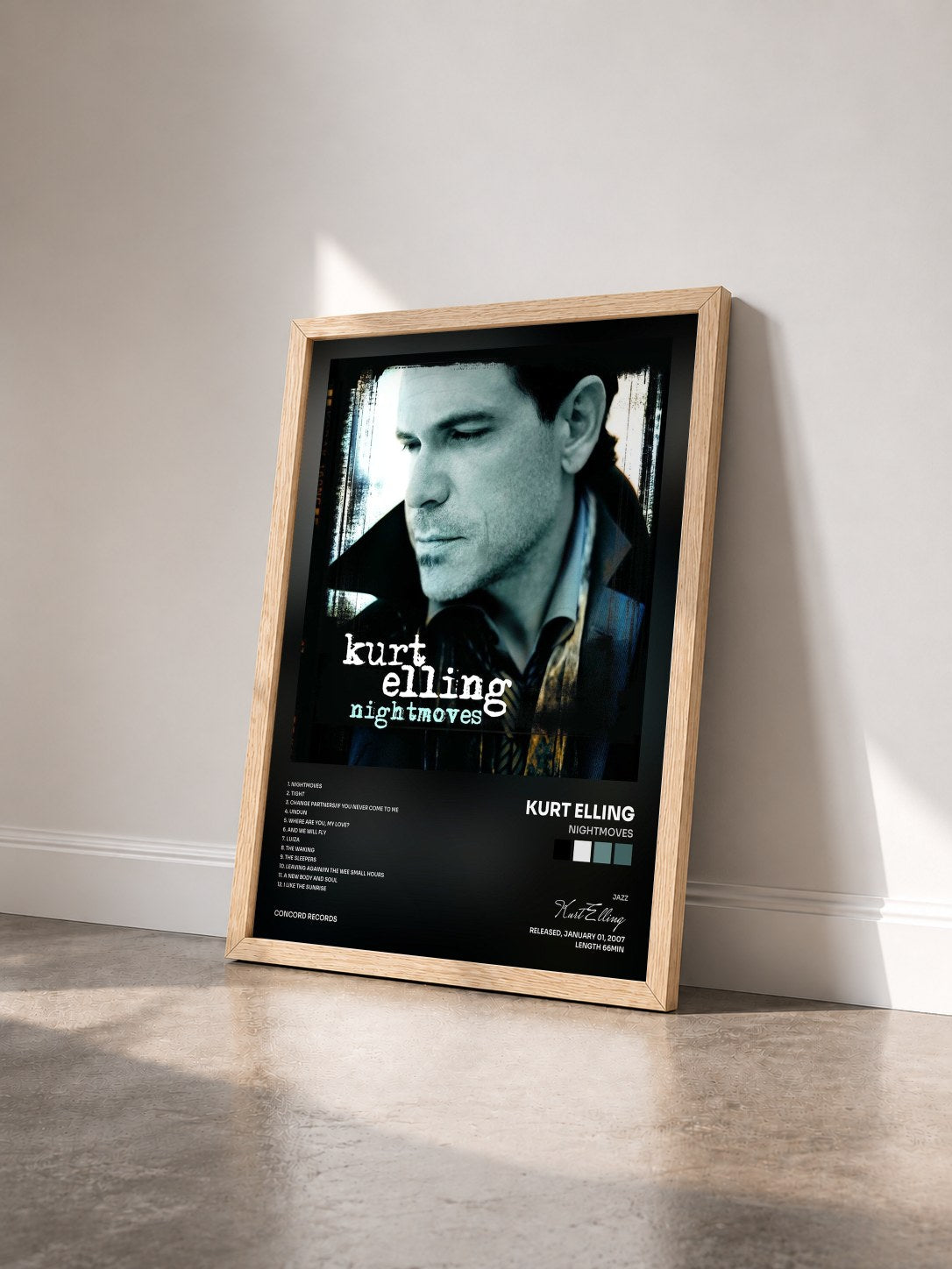 #bois Tableau de l'album Nightmoves de Kurt Elling vu de trois quarts, cadre en bois brut