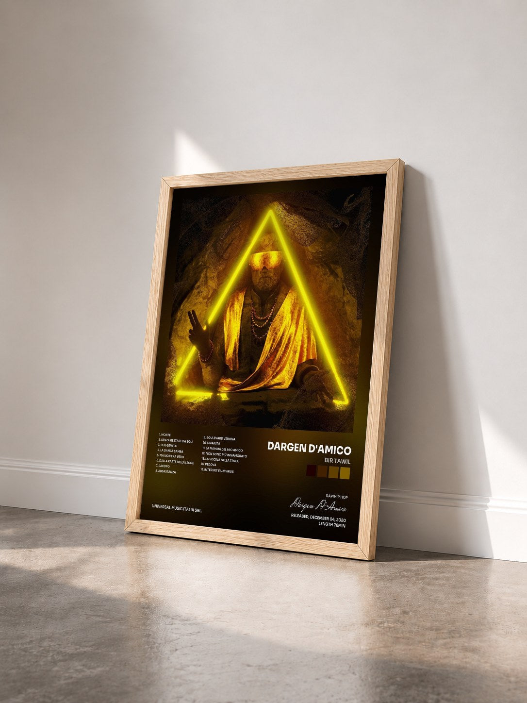 #bois Tableau de l'album Bir Tawil de Dargen D'Amico vu de trois quarts, cadre en bois brut