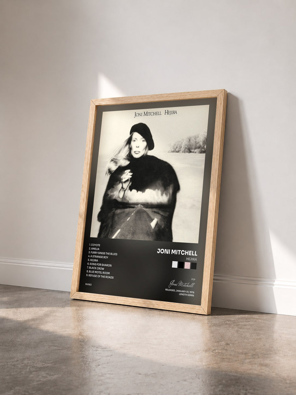 #bois Tableau de l'album Hejira de Joni Mitchell vu de trois quarts, cadre en bois brut