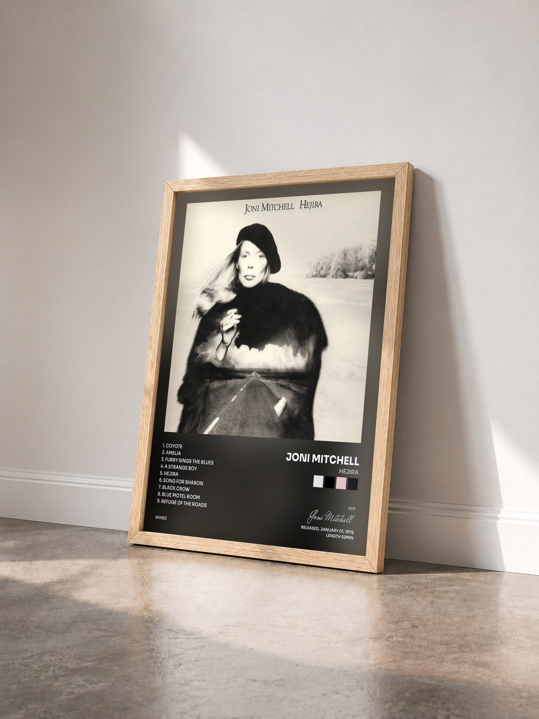 #bois Tableau de l'album Hejira de Joni Mitchell vu de trois quarts, cadre en bois brut