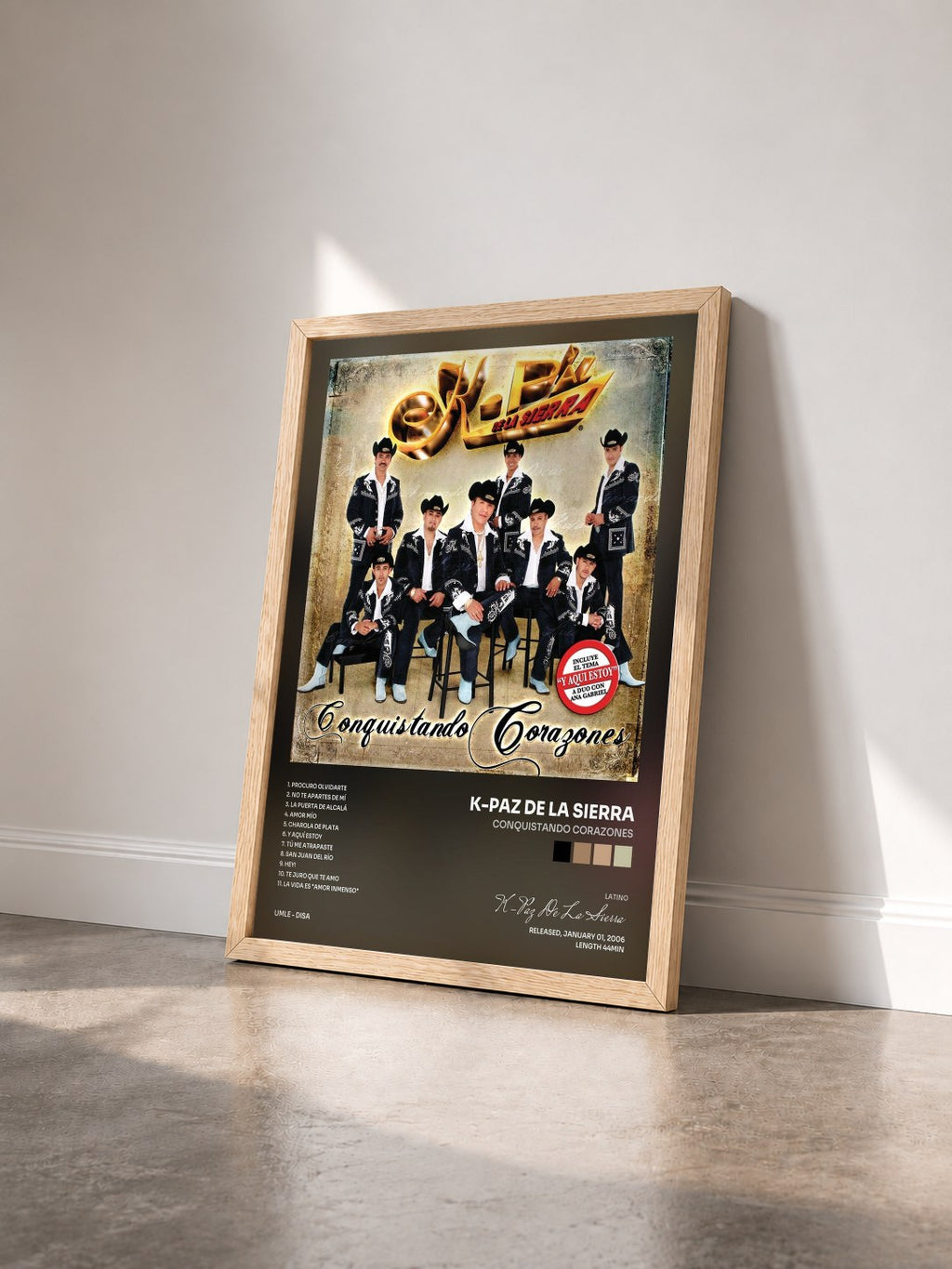 #bois Tableau de l'album Conquistando Corazones de K-Paz De La Sierra vu de trois quarts, cadre en bois brut