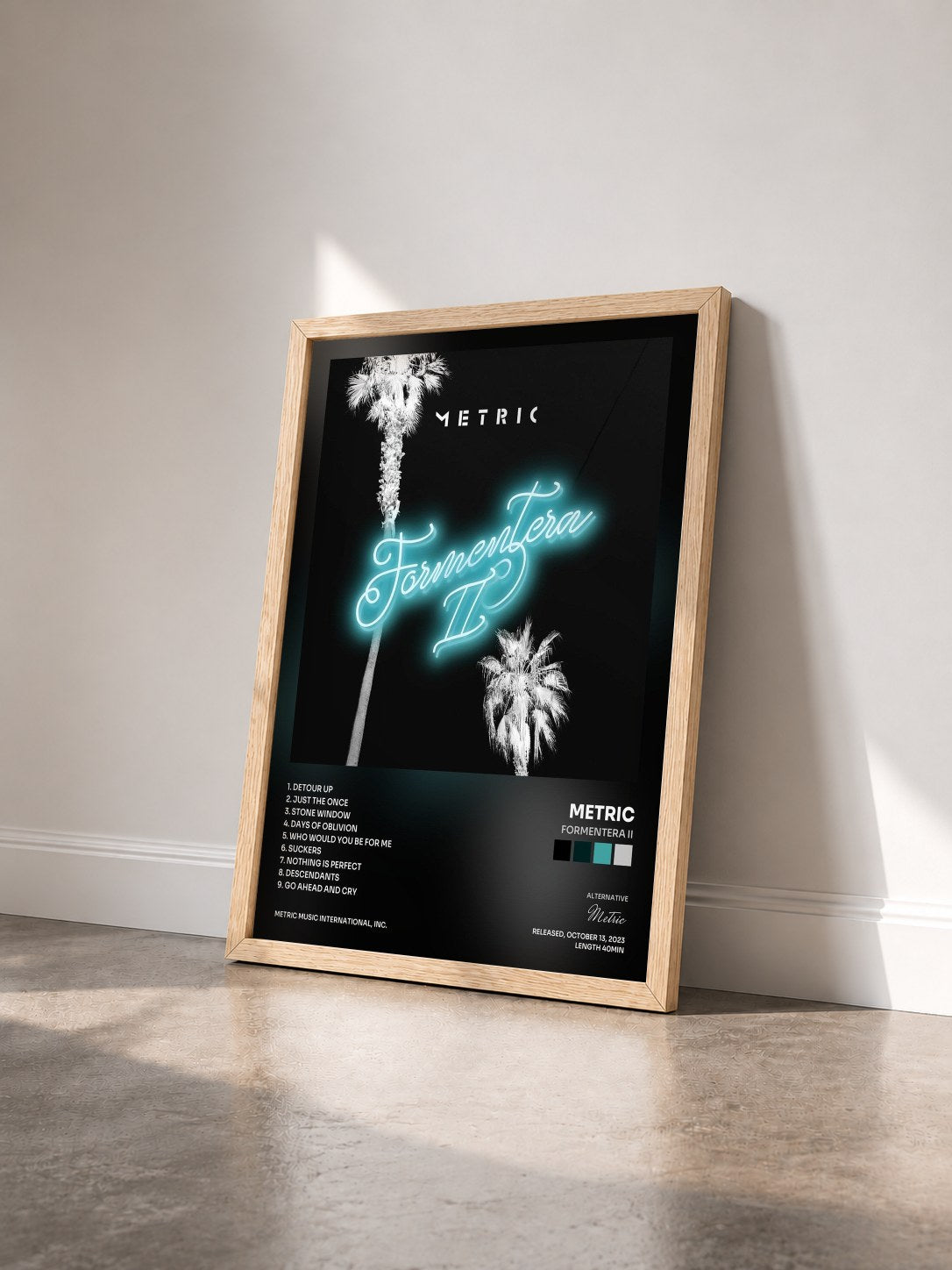 #bois Tableau de l'album Formentera II de Metric vu de trois quarts, cadre en bois brut