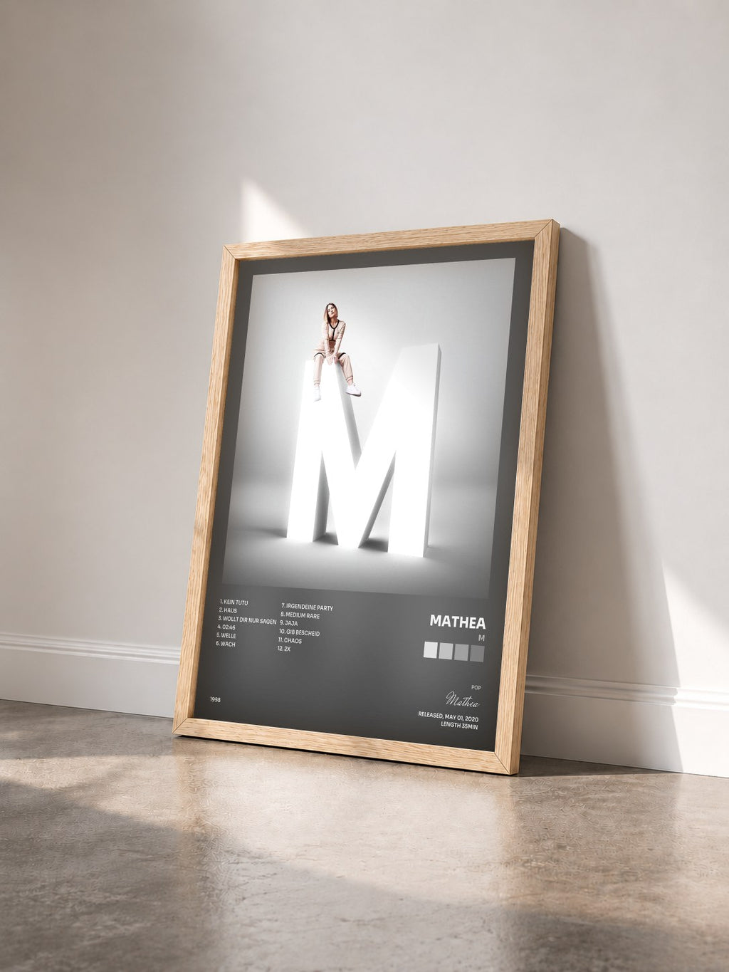 #bois Tableau de l'album M de Mathea vu de trois quarts, cadre en bois brut