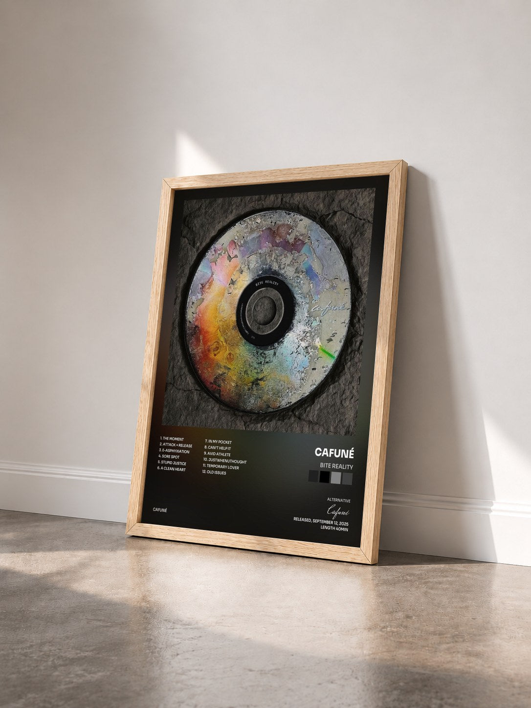 #bois Tableau de l'album Bite Reality de Cafuné vu de trois quarts, cadre en bois brut
