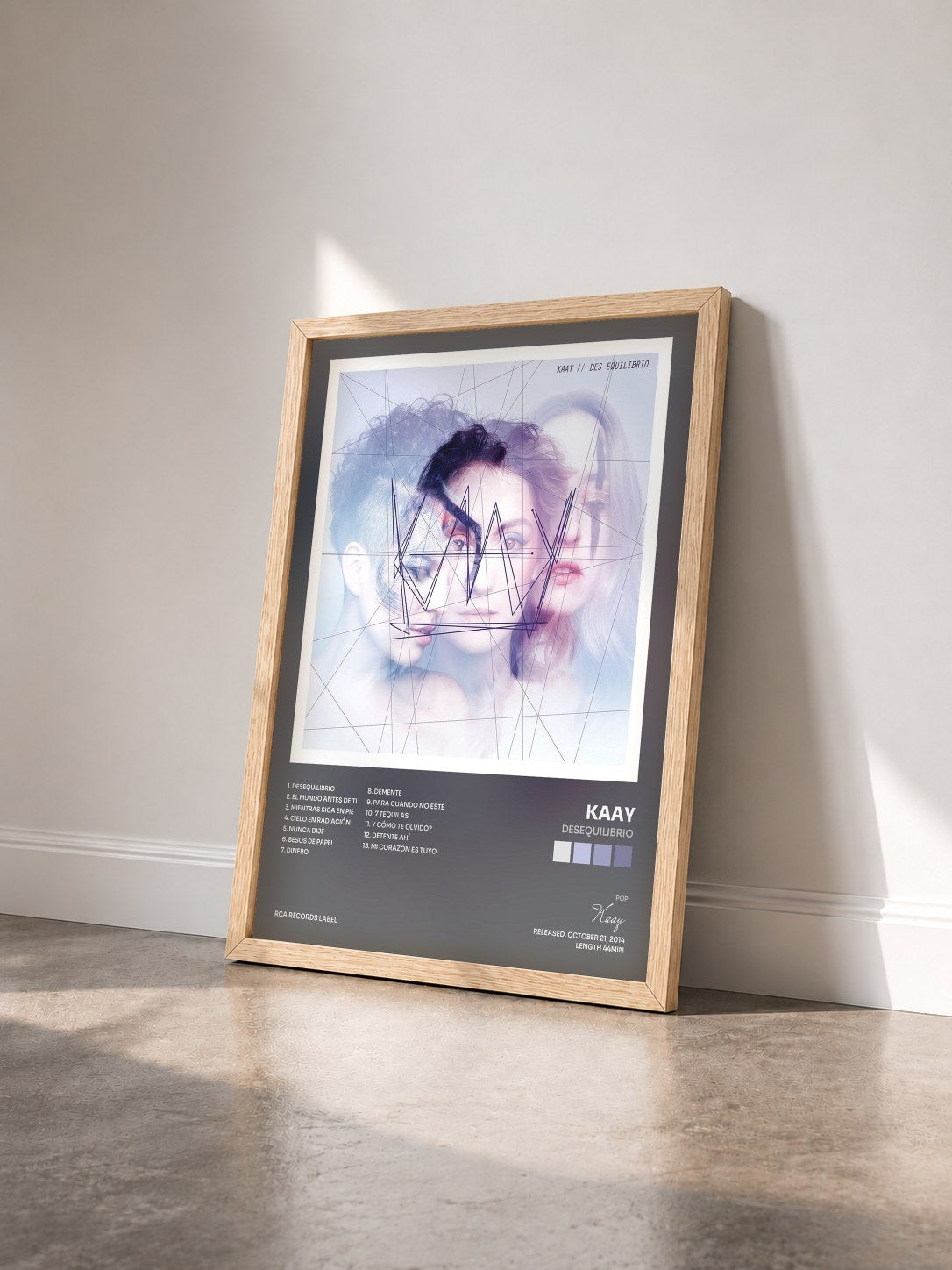 #bois Tableau de l'album Desequilibrio de Kaay vu de trois quarts, cadre en bois brut