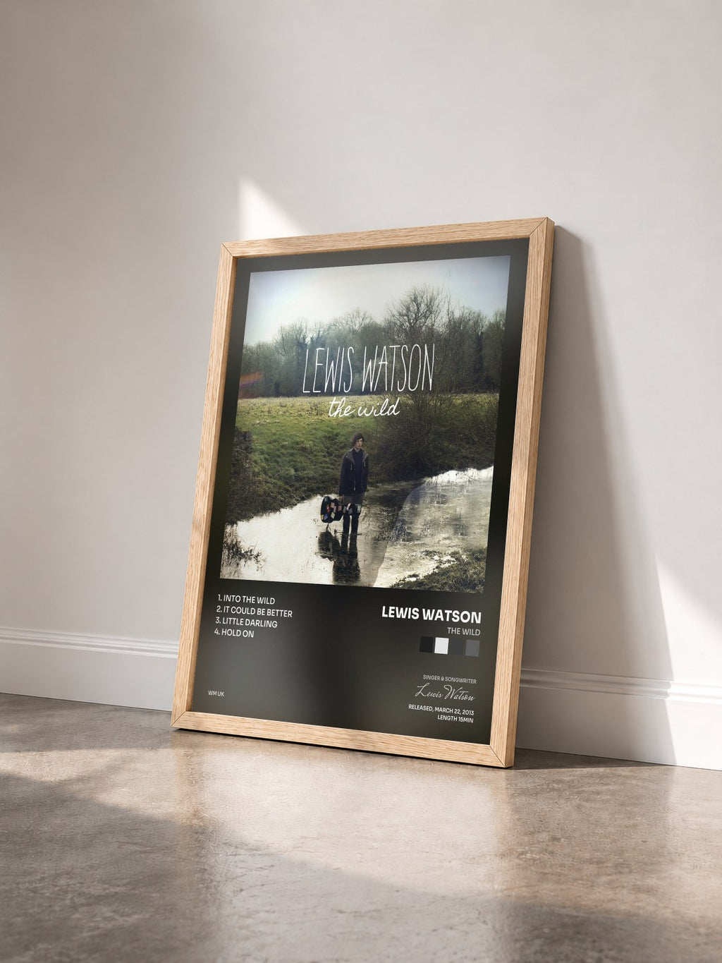 #bois Tableau de l'album The Wild de Lewis Watson vu de trois quarts, cadre en bois brut