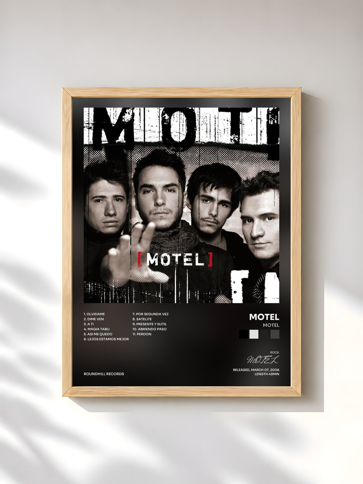 #bois Tableau de l'album Motel de MOTEL, cadre en bois brut, imprimé et encadré en France