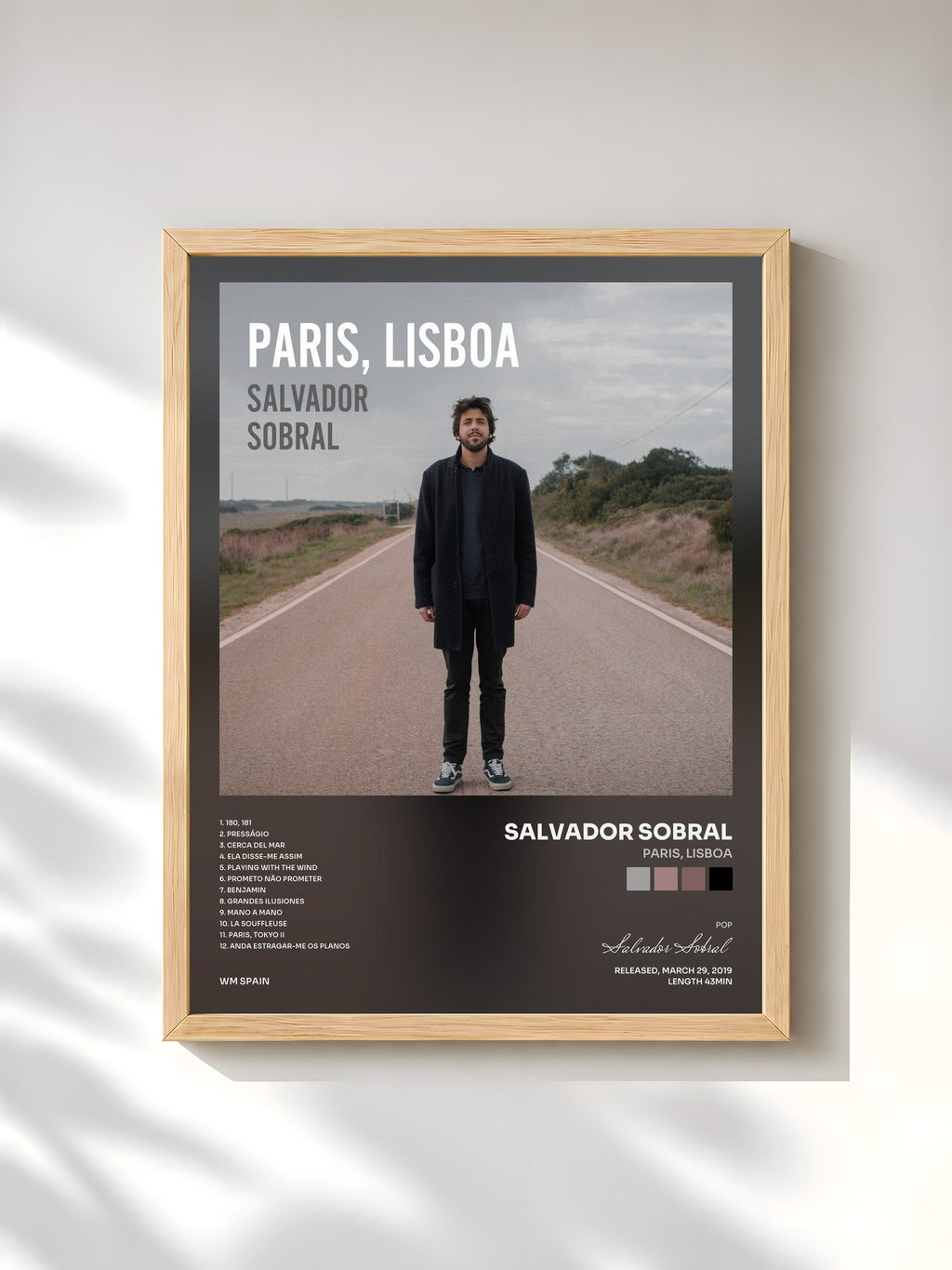 #bois Tableau de l'album Paris, Lisboa de Salvador Sobral, cadre en bois brut, imprimé et encadré en France