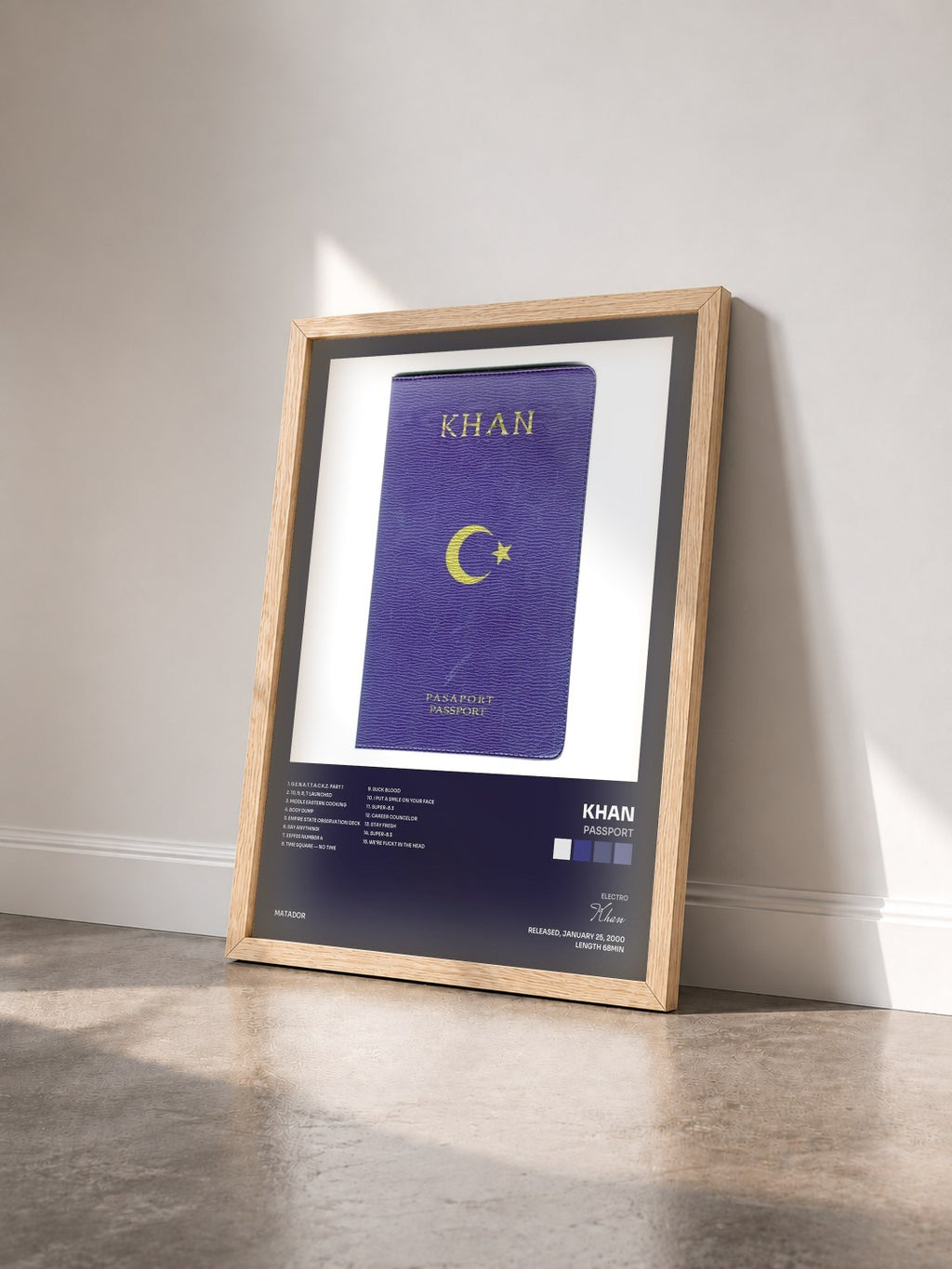 #bois Tableau de l'album Passport de Khan vu de trois quarts, cadre en bois brut