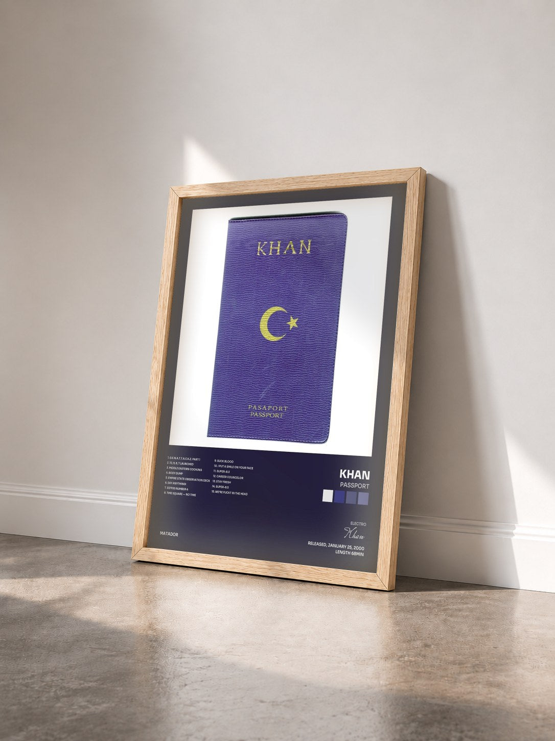 #bois Tableau de l'album Passport de Khan vu de trois quarts, cadre en bois brut