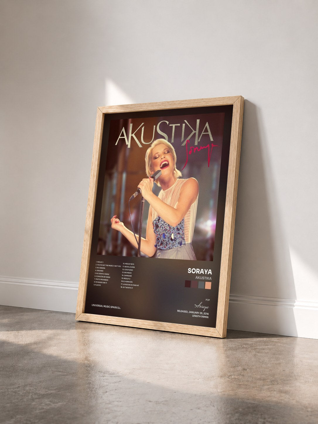 #bois Tableau de l'album Akustika de Soraya vu de trois quarts, cadre en bois brut