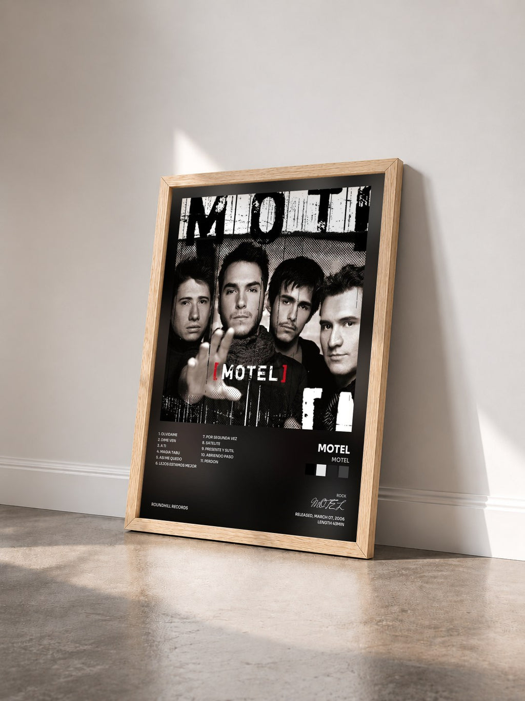 #bois Tableau de l'album Motel de MOTEL vu de trois quarts, cadre en bois brut