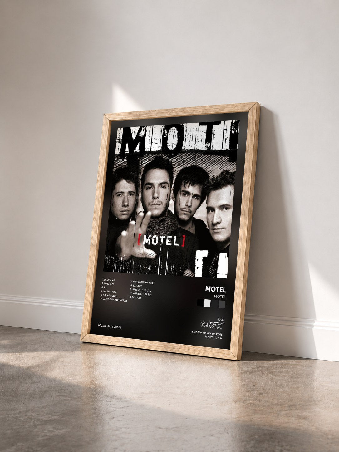 #bois Tableau de l'album Motel de MOTEL vu de trois quarts, cadre en bois brut