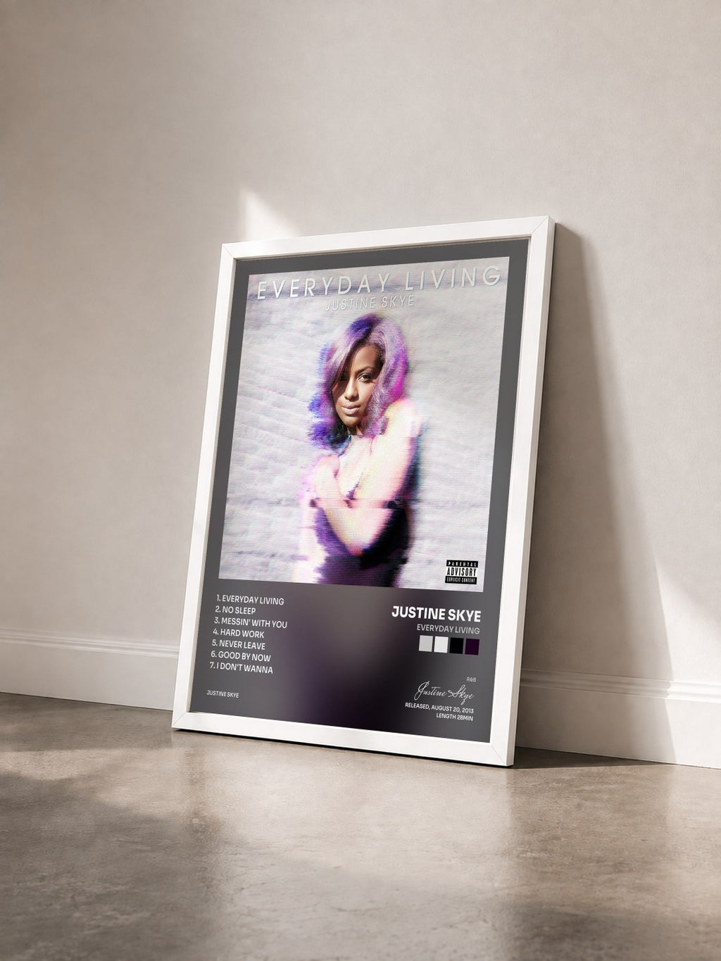 #blanc Tableau de l'album Everyday Living de Justine Skye vu de trois quarts, cadre blanc