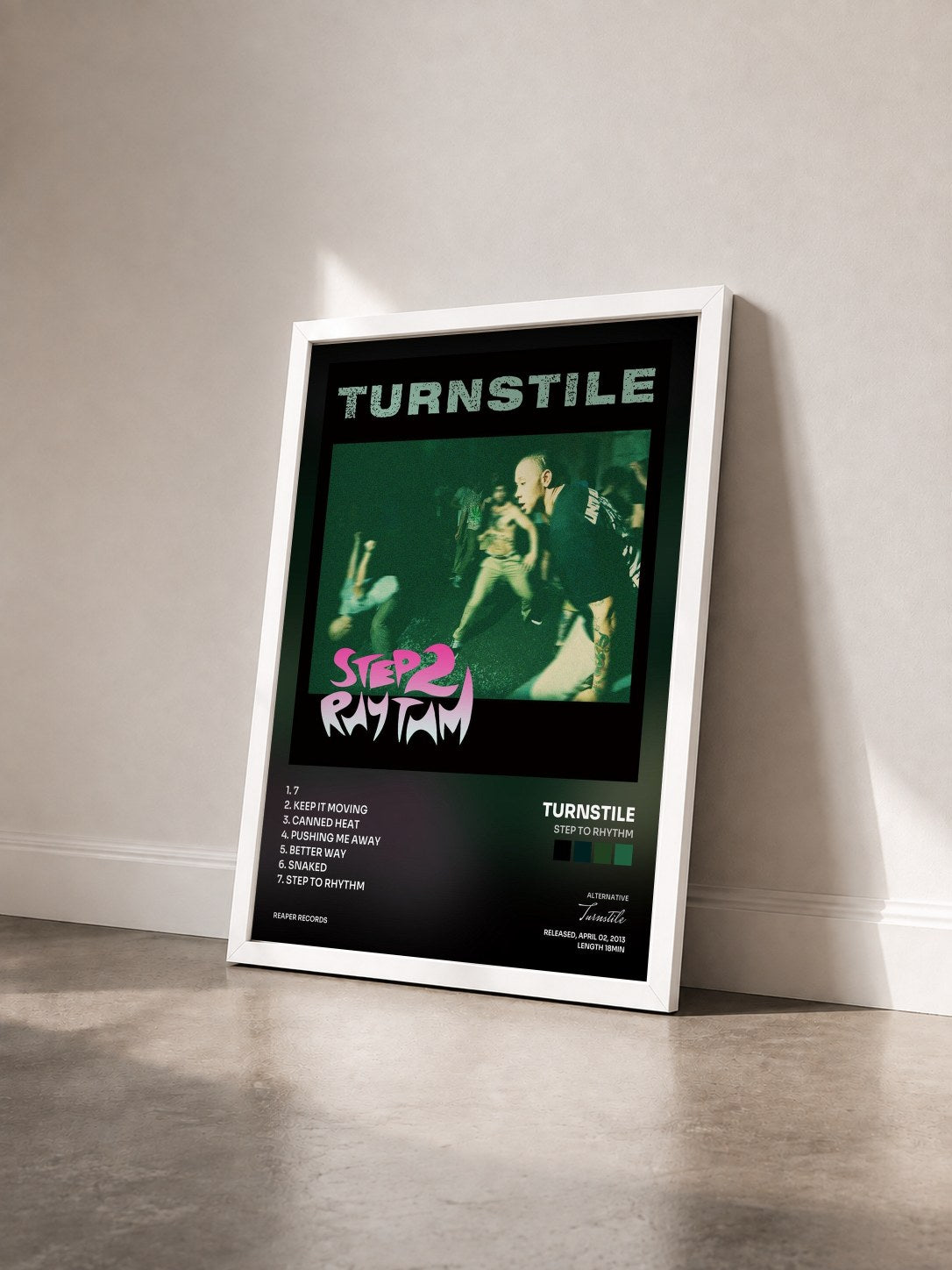 #blanc Tableau de l'album Step to Rhythm de Turnstile vu de trois quarts, cadre blanc