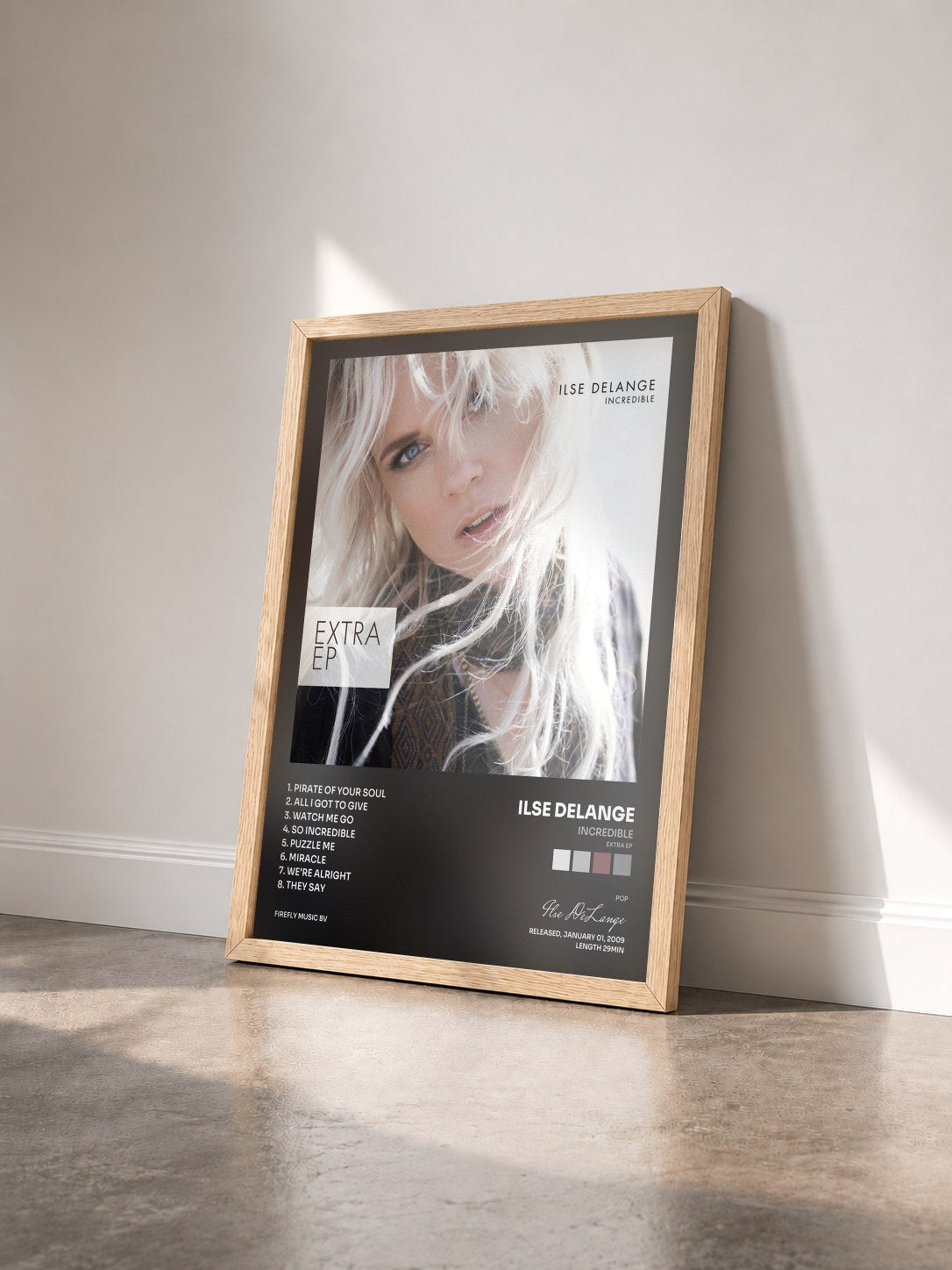 #bois Tableau de l'album Incredible (Extra EP) de Ilse DeLange vu de trois quarts, cadre en bois brut