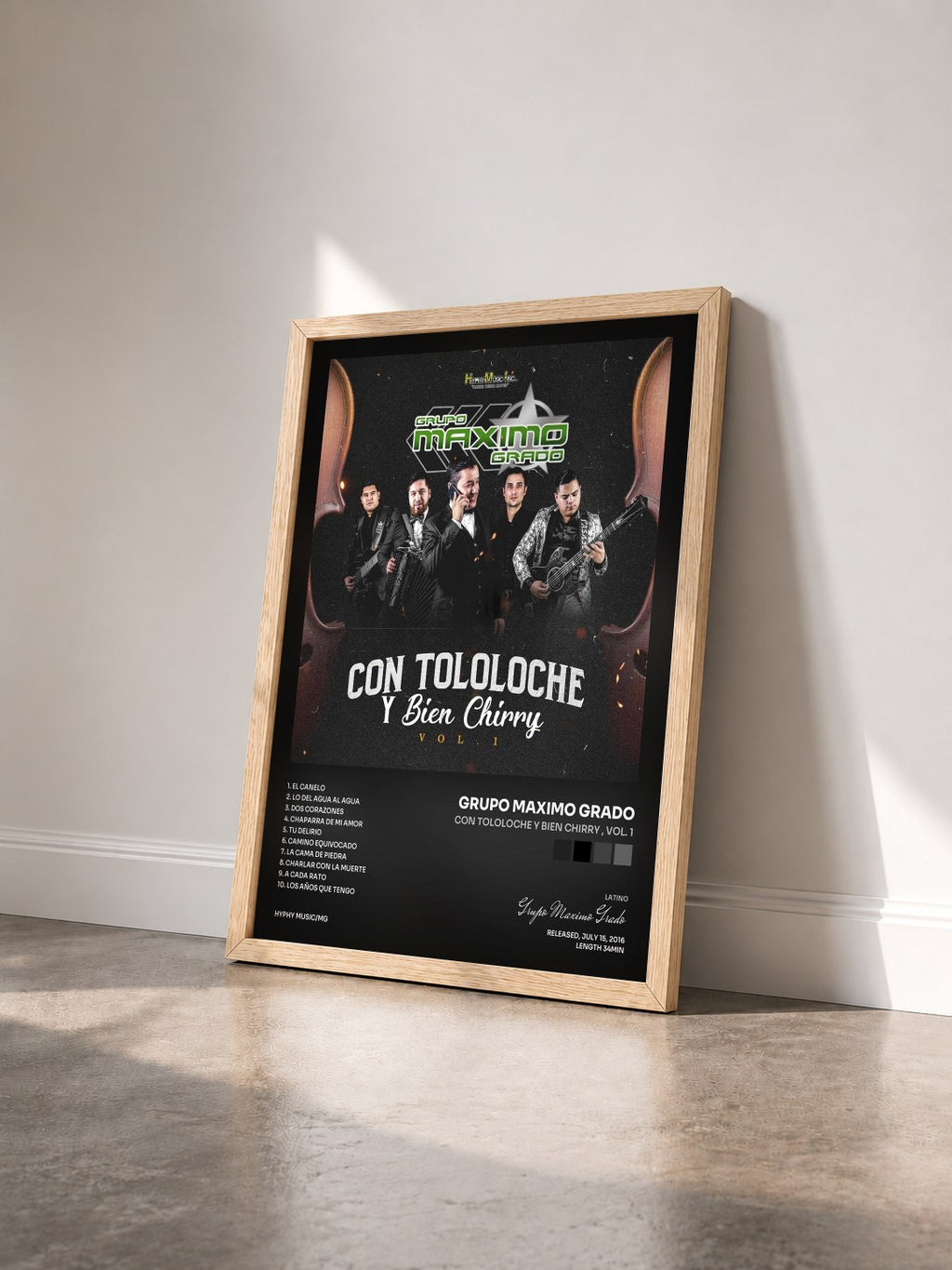 #bois Tableau de l'album Con Tololoche y Bien Chirry , Vol. 1 de Grupo Maximo Grado vu de trois quarts, cadre en bois brut