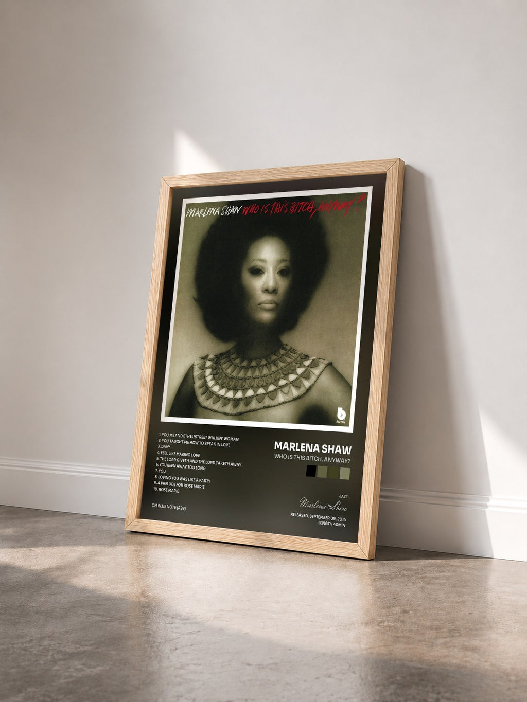 #bois Tableau de l'album Who Is This Bitch, Anyway? de Marlena Shaw vu de trois quarts, cadre en bois brut