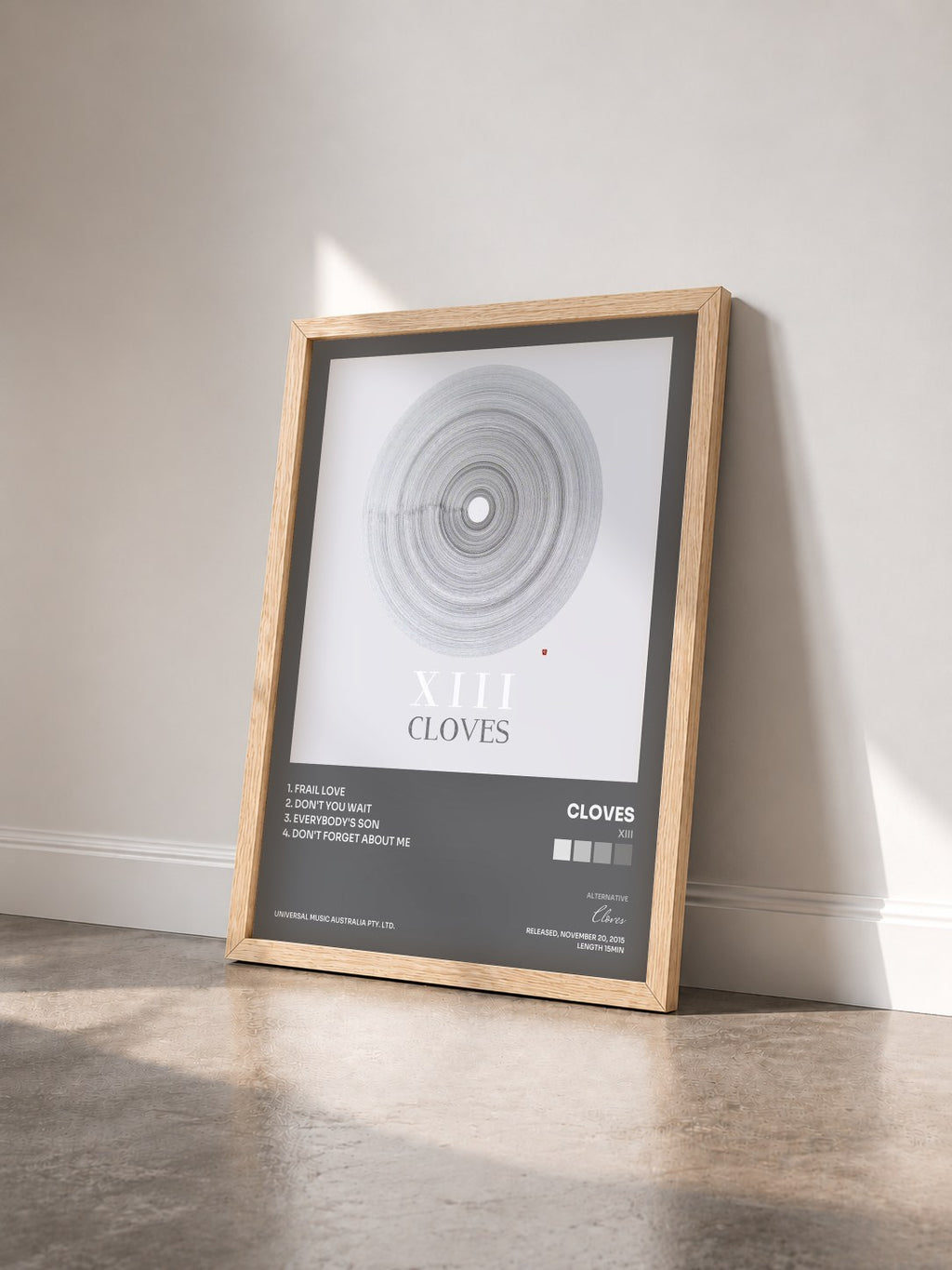 #bois Tableau de l'album XIII de Cloves vu de trois quarts, cadre en bois brut