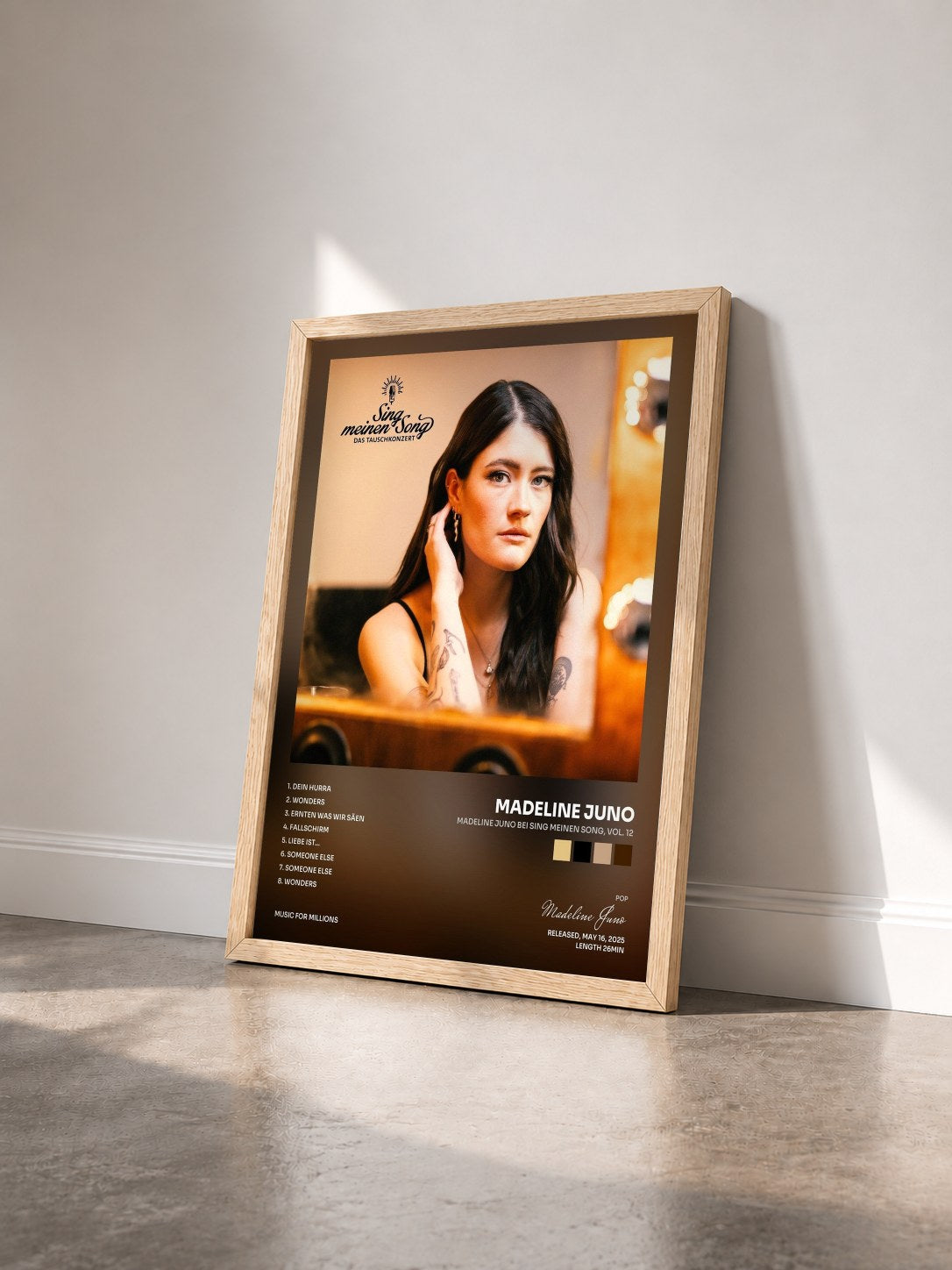 #bois Tableau de l'album Madeline Juno bei Sing meinen Song, Vol. 12 de Madeline Juno vu de trois quarts, cadre en bois brut