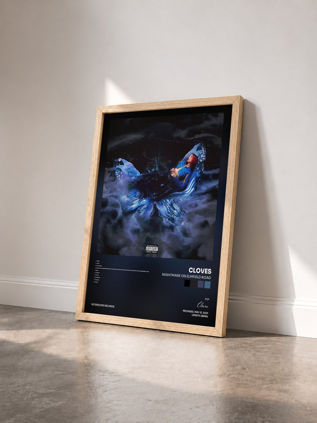 #bois Tableau de l'album Nightmare on Elmfield Road de Cloves vu de trois quarts, cadre en bois brut