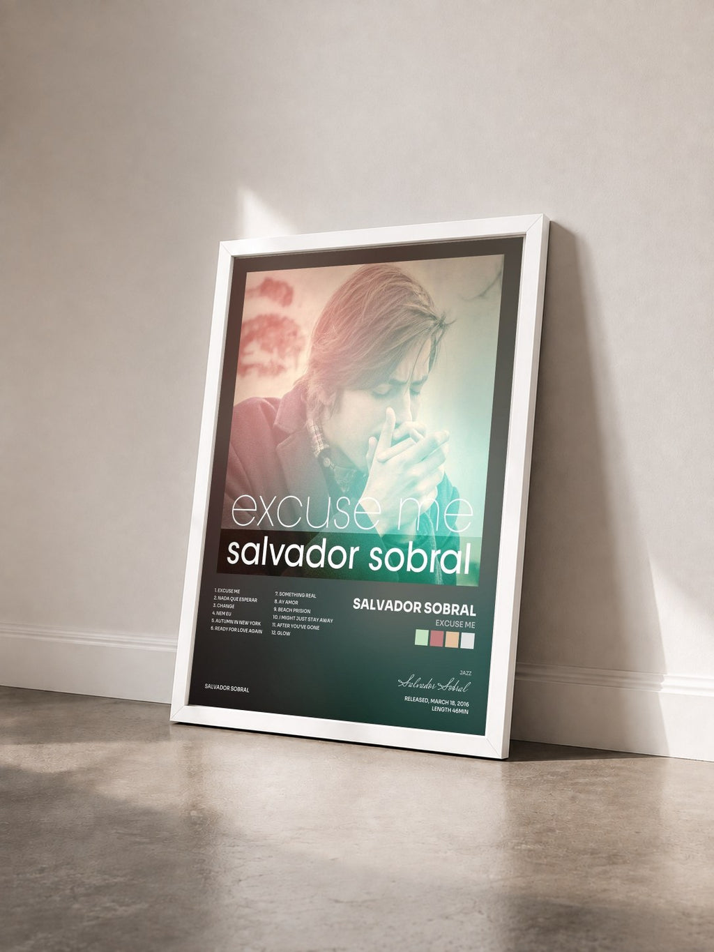 #blanc Tableau de l'album Excuse Me de Salvador Sobral vu de trois quarts, cadre blanc
