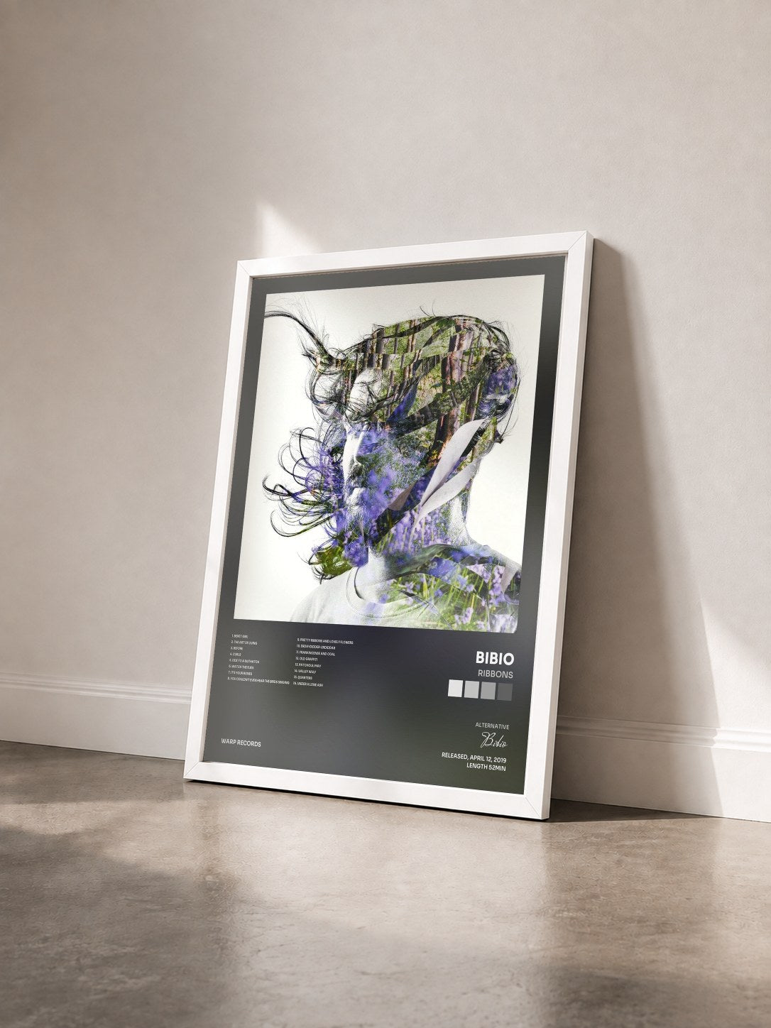 #blanc Tableau de l'album Ribbons de Bibio vu de trois quarts, cadre blanc