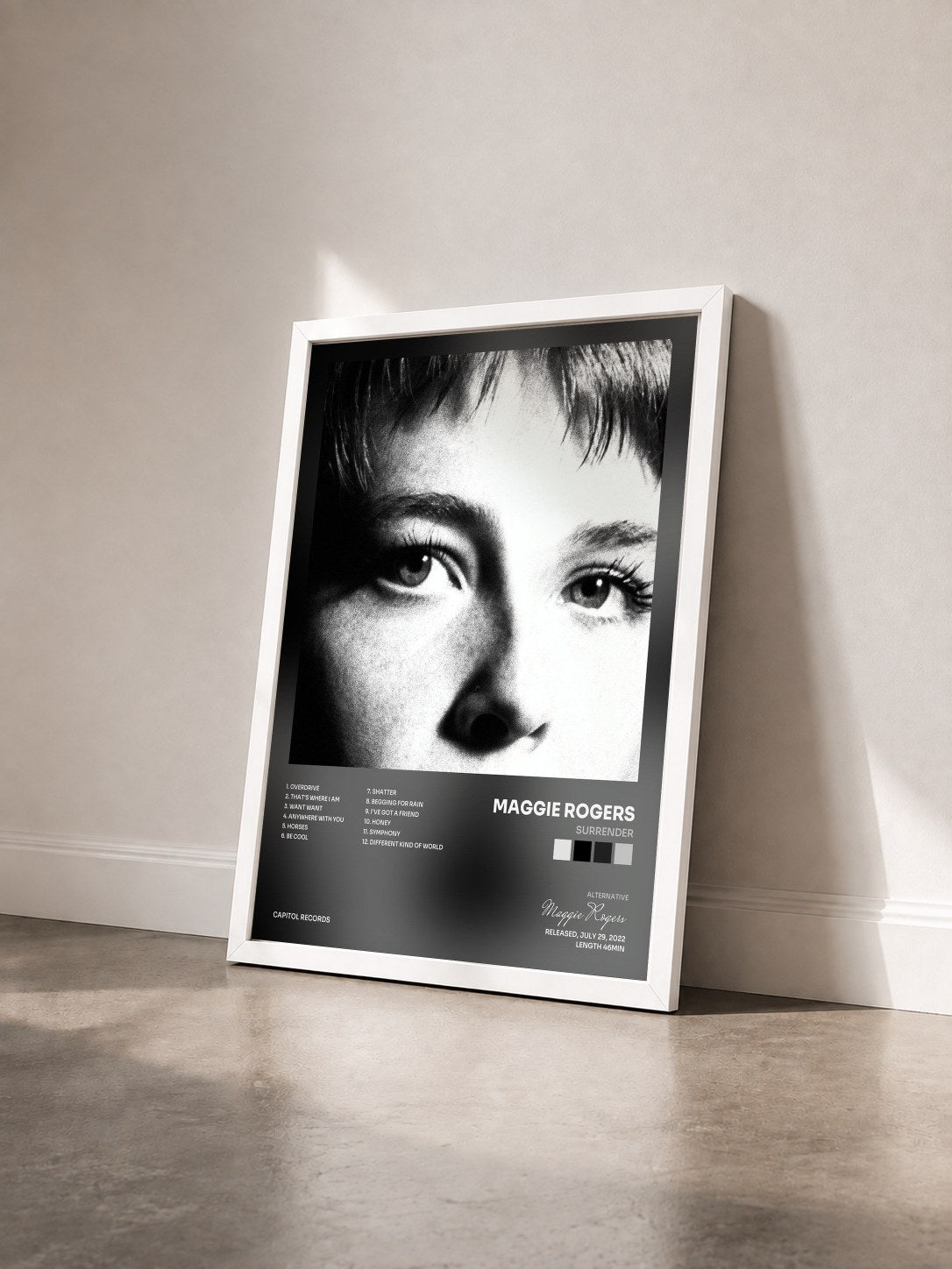 #blanc Tableau de l'album Surrender de Maggie Rogers vu de trois quarts, cadre blanc