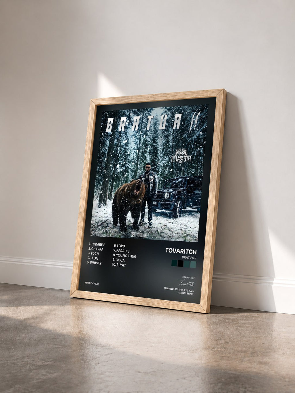 #bois Tableau de l'album BRATVA 2 de Tovaritch vu de trois quarts, cadre en bois brut
