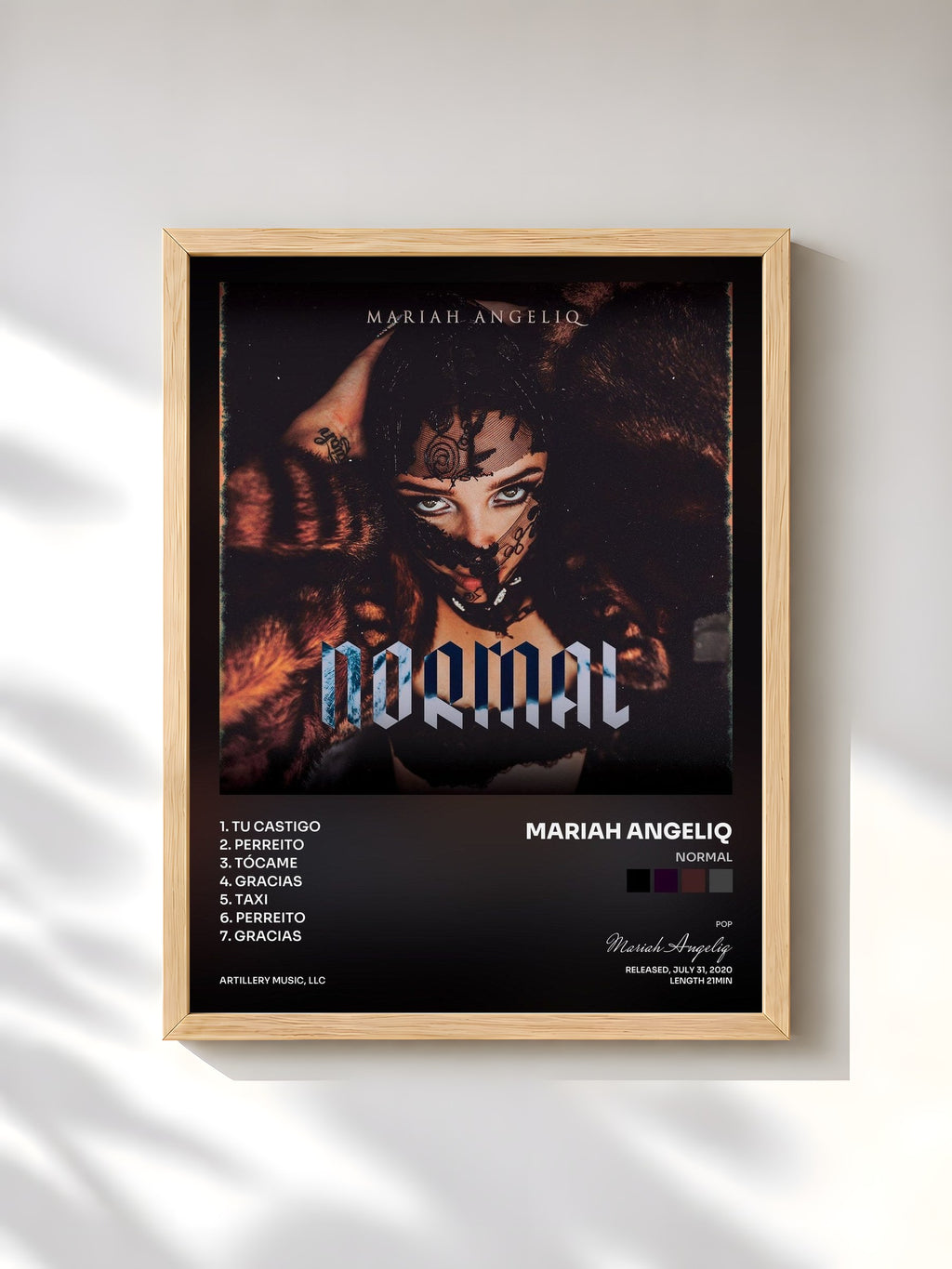 #bois Tableau de l'album Normal de Mariah Angeliq, cadre en bois brut, imprimé et encadré en France