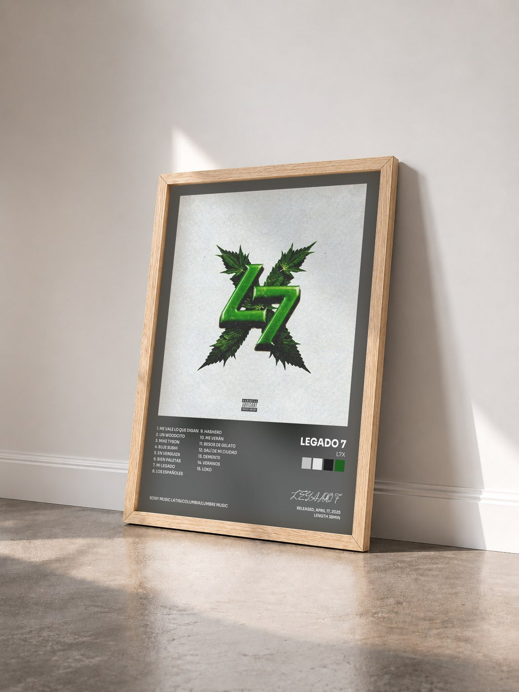 #bois Tableau de l'album L7X de LEGADO 7 vu de trois quarts, cadre en bois brut