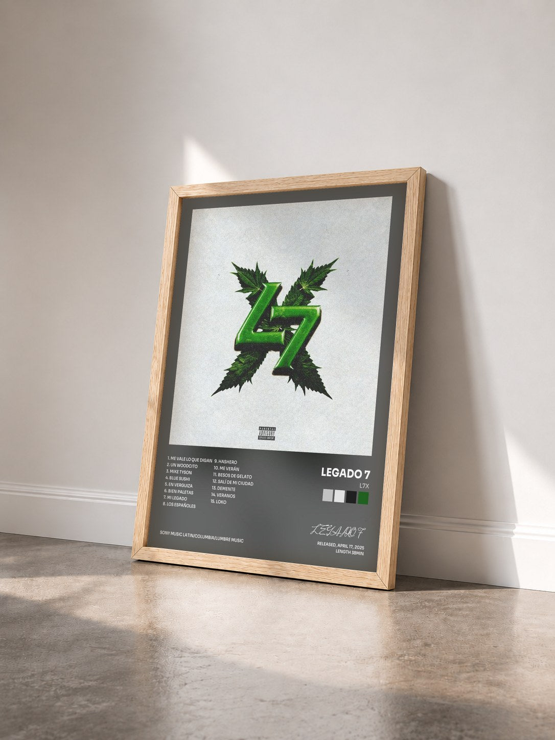 #bois Tableau de l'album L7X de LEGADO 7 vu de trois quarts, cadre en bois brut