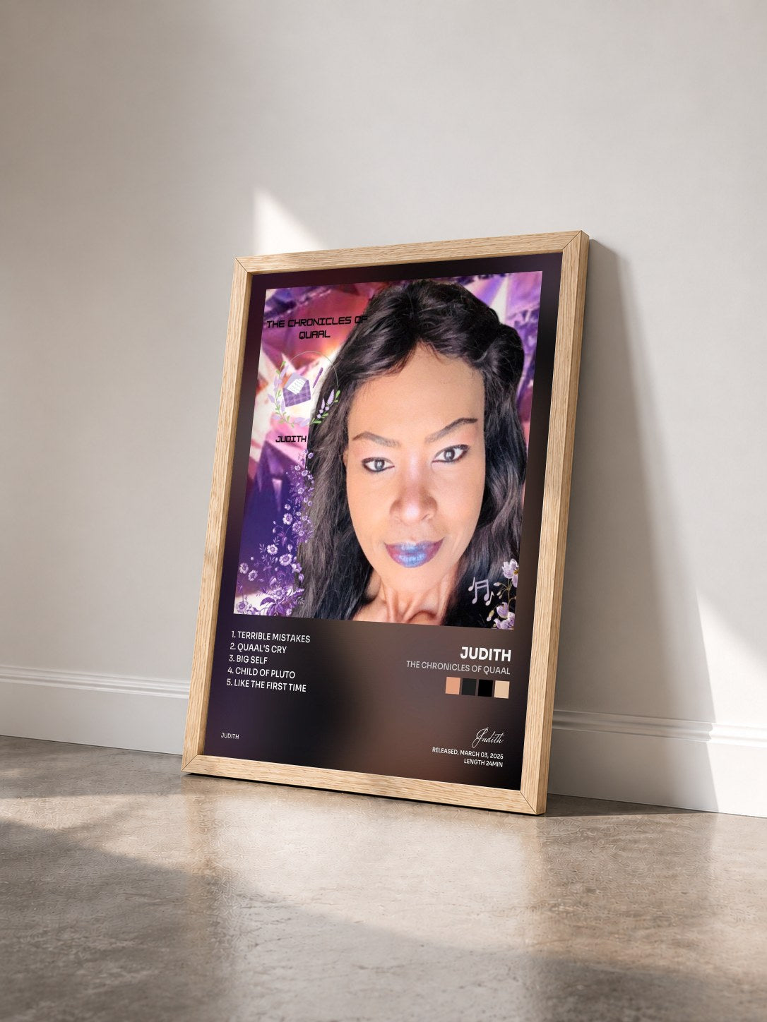 #bois Tableau de l'album The Chronicles of QUAAL de Judith vu de trois quarts, cadre en bois brut