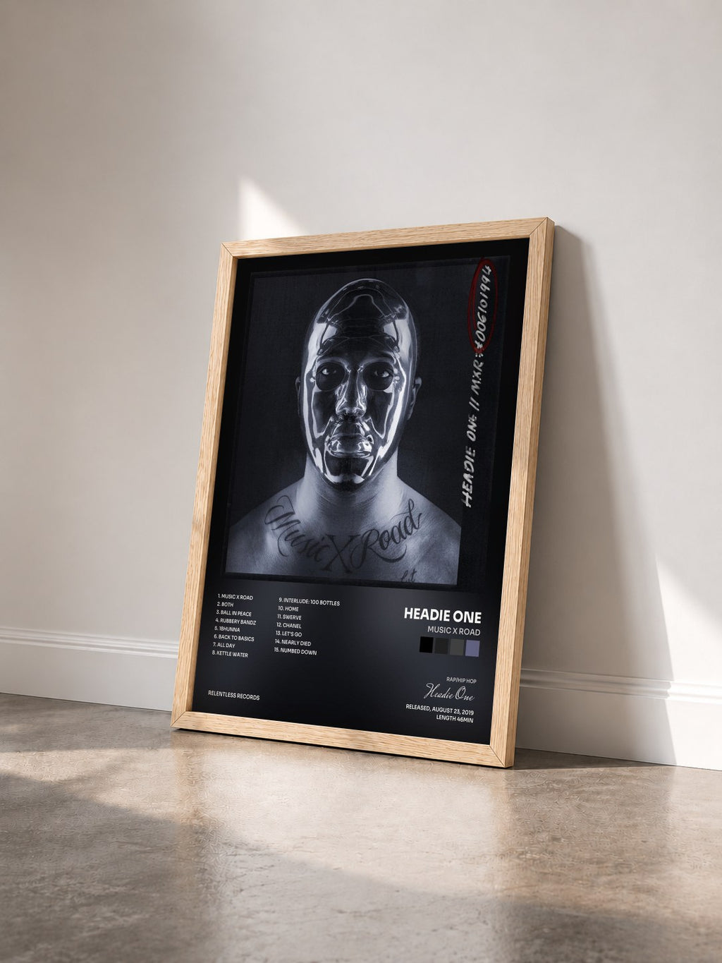 #bois Tableau de l'album Music x Road de Headie One vu de trois quarts, cadre en bois brut