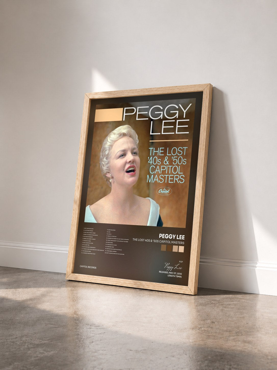 #bois Tableau de l'album The Lost 40s & '50s Capitol Masters de Peggy Lee vu de trois quarts, cadre en bois brut