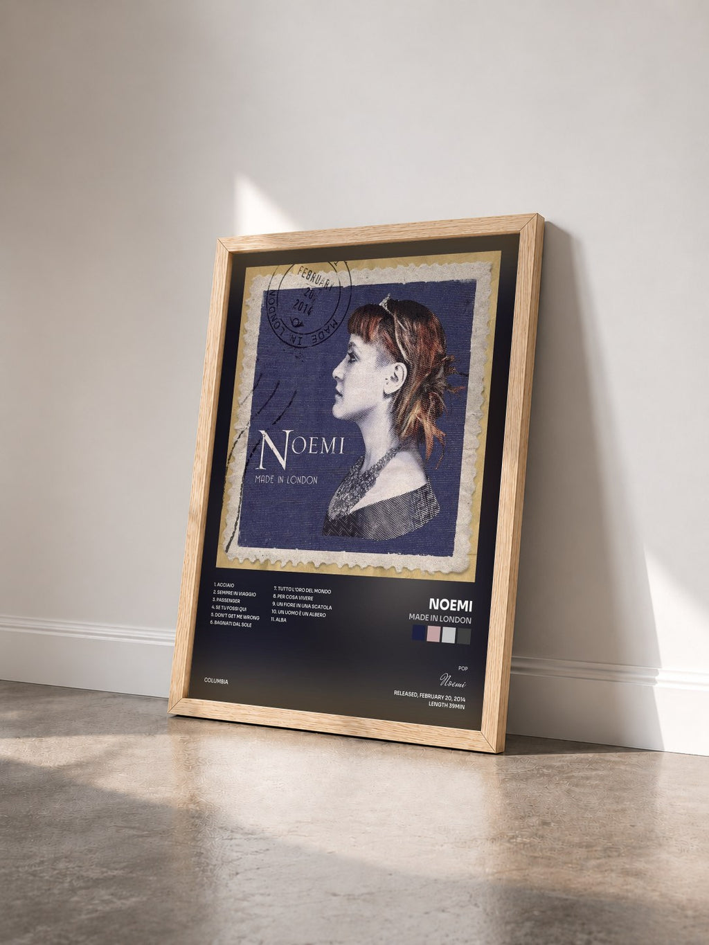 #bois Tableau de l'album Made in London de Noemi vu de trois quarts, cadre en bois brut